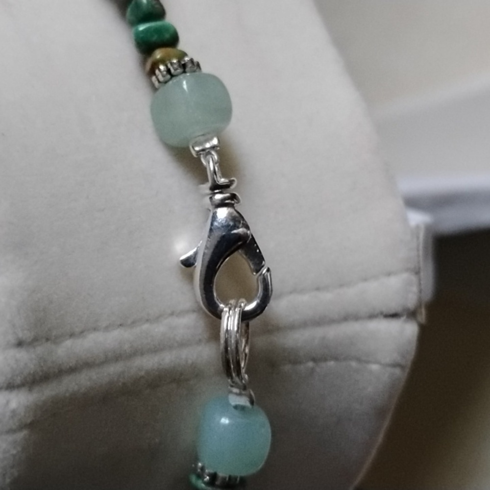 HAND CRAFTED SUNBURST NECKLACE OF TURQUOISE AND AVENTURINE - Picture 5 of 7